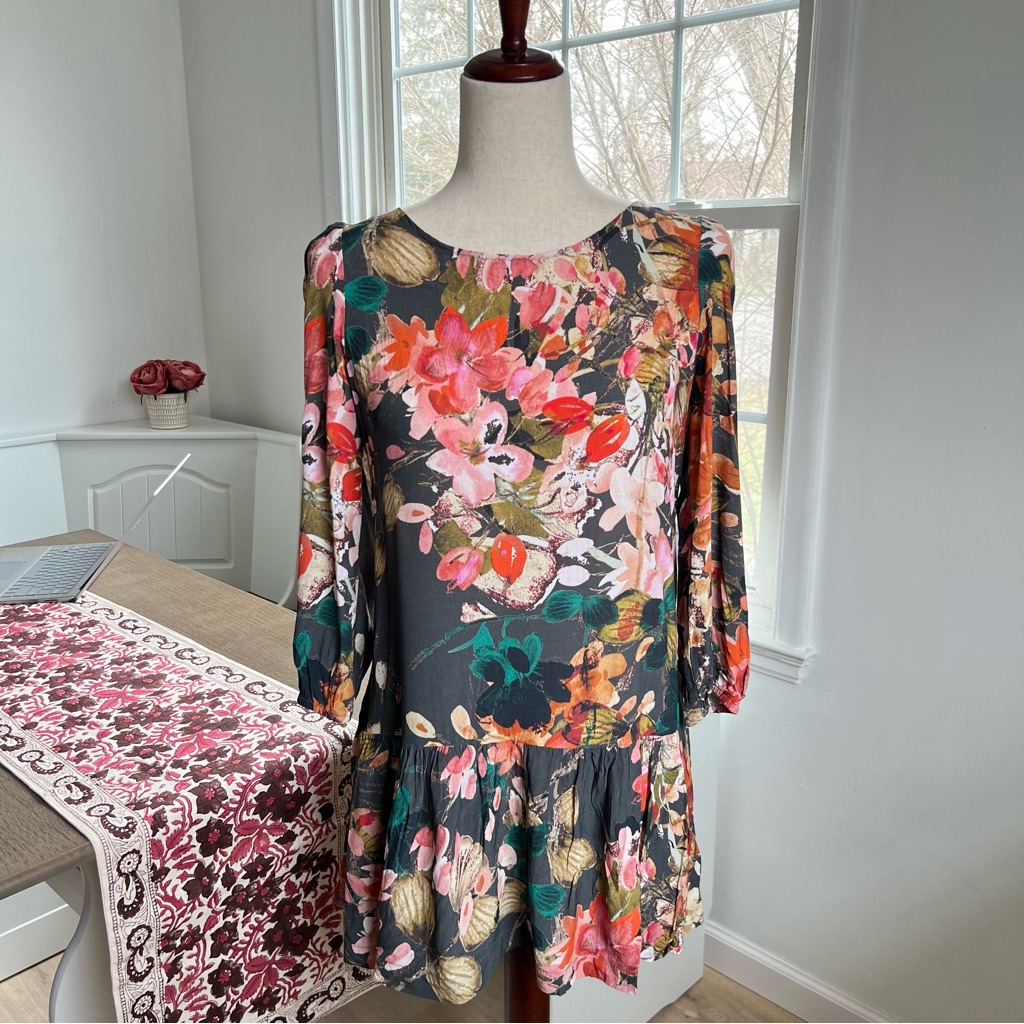 Anthropologie Meadow Rue Colorful Flower Print Pleated Keyhole Back Tunic Top